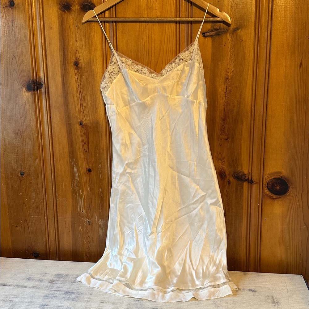 Vera Wang Luxe 100% silk nightgown slip. Medium.